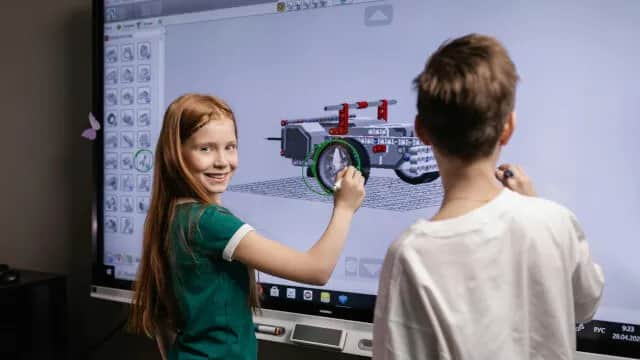 Ekrany dotykowe, a zwiększenie efektywności pracy