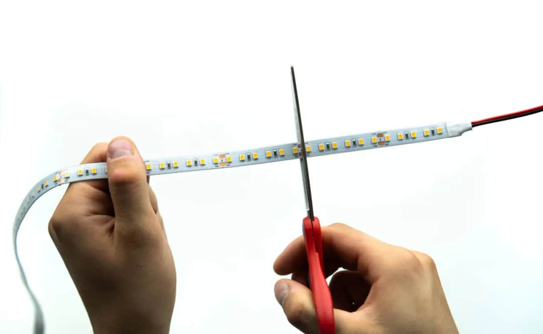 Jak często ciąć taśmę LED? Poznaj bezpieczne odstępy cięcia