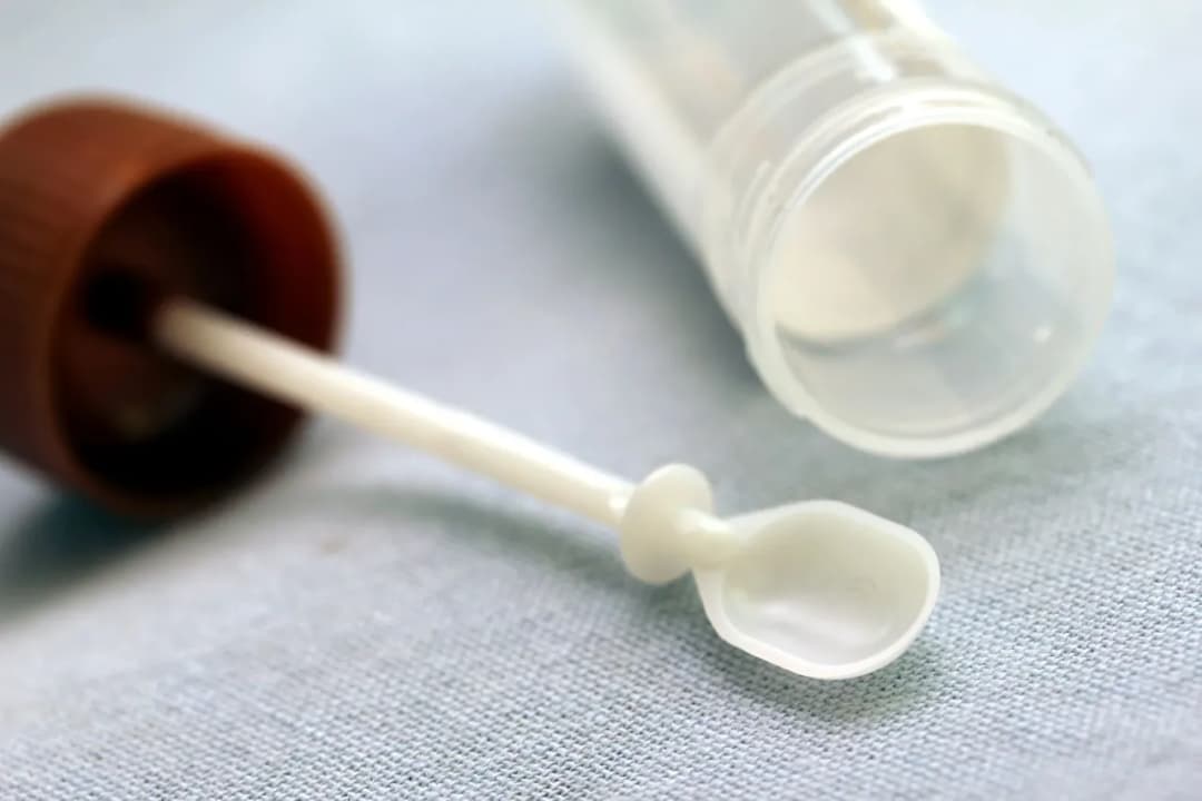 Jak poprawnie pobrać próbkę kału do posiewu, aby uniknąć błędów