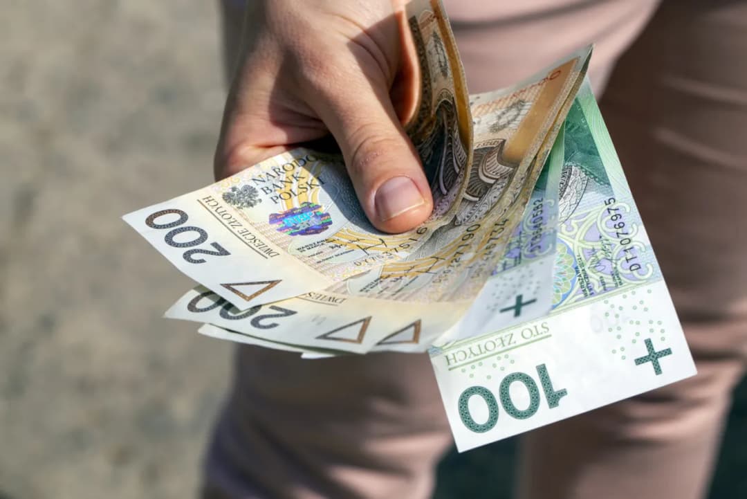Czynniki decydujące o dodruku pieniędzy: analiza ekonomiczna